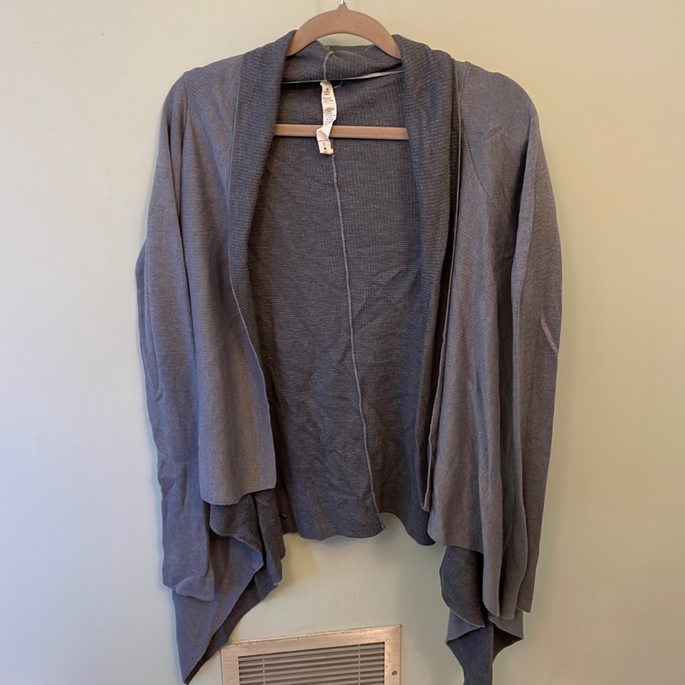 Lululemon grey sweater with thumb holes EUC